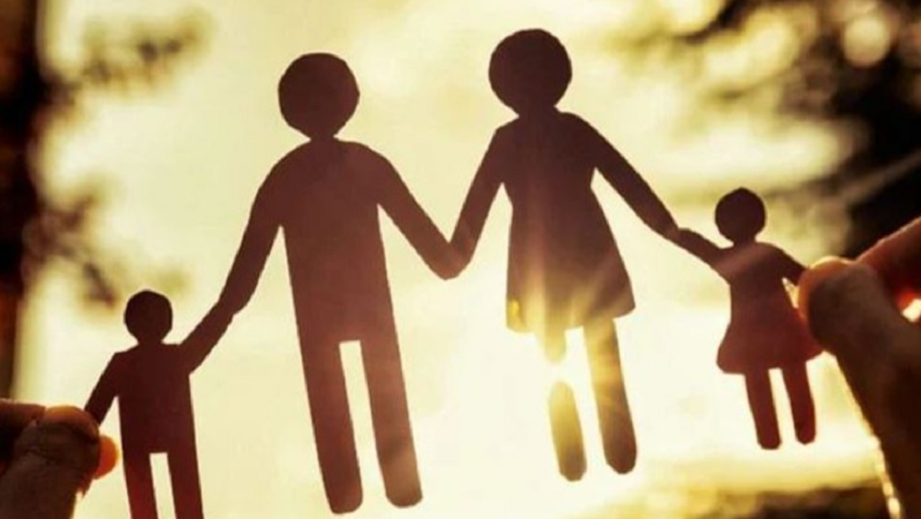 Opinion/ A i është fëmija gjithmonë borxhli prindit? Femija familja
