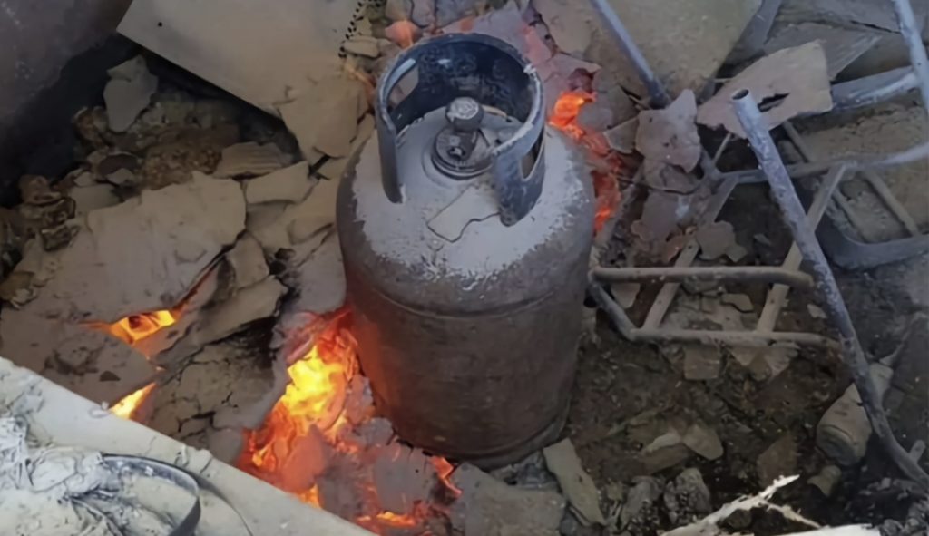 Shpërthen bombola e gazit në një banesë në Korçë IMG 8120