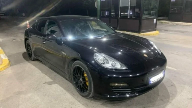 Arrestohet 29-vjeçari shqiptar, tentoi të kalonte kufirin me Porsche Panameran e vjedhur auto 456627197 815047357472460 1286060324741285225 n 780x4391724592985 1 768x432 1 1