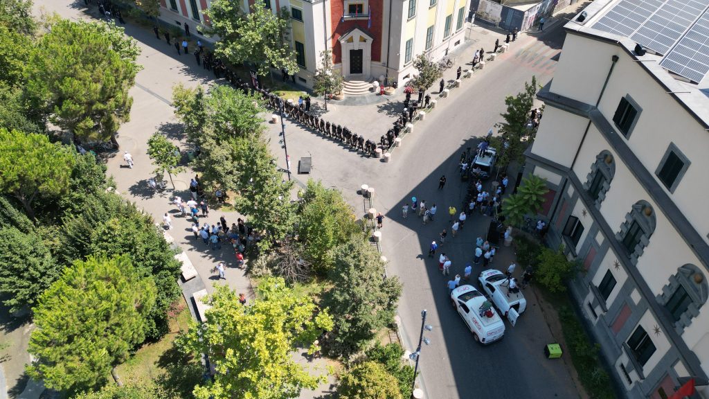 Protesta e opozitës para bashkisë së Tiranës, ja akset që do të bllokohen dhe devijohen d532888f 5367 4e1b 8964 ef712d1eca2c