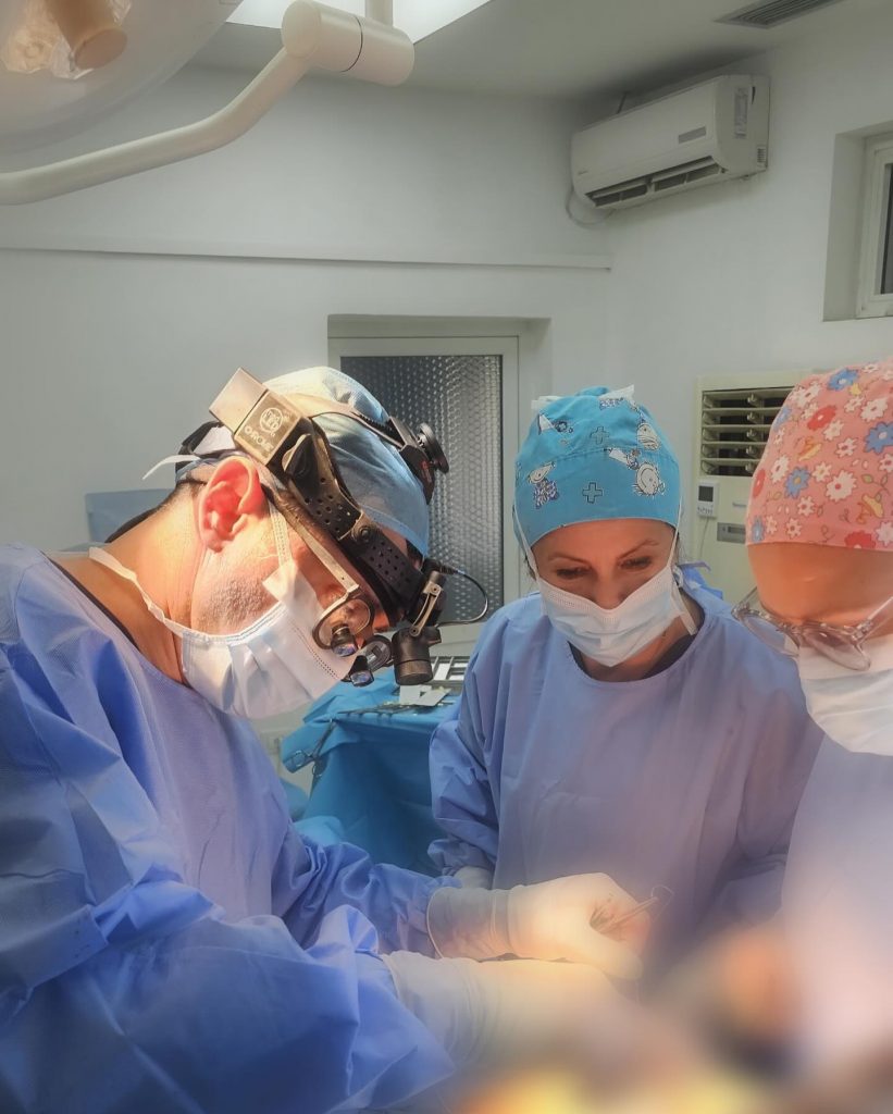 FOTO/ Ministrja Koçiu: Realizohet me sukses bajpasi aorto-koronar në QSUT tek një pacient 73-vjeçar 4 foto1