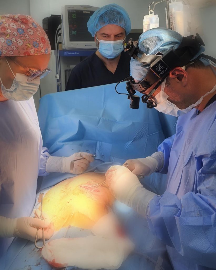 FOTO/ Ministrja Koçiu: Realizohet me sukses bajpasi aorto-koronar në QSUT tek një pacient 73-vjeçar 2 foto2