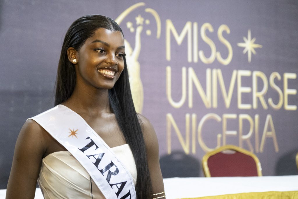 FOTO/ Pas debatit për kombësinë, Chidimma Adetshina nga Afrika e Jugut shpallet ''Miss Nigeria'' 2 000 36ER3F4 scaled 1