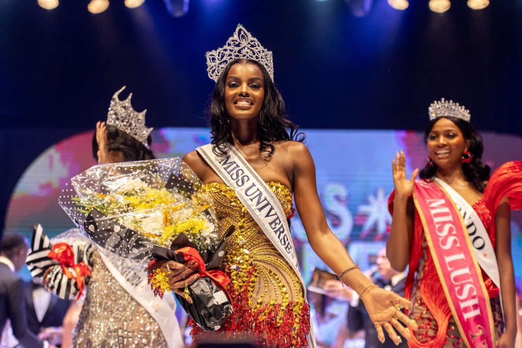 FOTO/ Pas debatit për kombësinë, Chidimma Adetshina nga Afrika e Jugut shpallet ”Miss Nigeria” 000 36F84X7