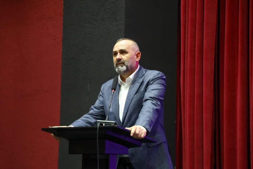 FOTO/ Drejtuesit politikë takime në çdo qark të vendit, Rama: Nis ndërtimi i rrugës së PS për “Shqipërinë 2030” 4 461006920 1083056909856636 3636023084320128783 n