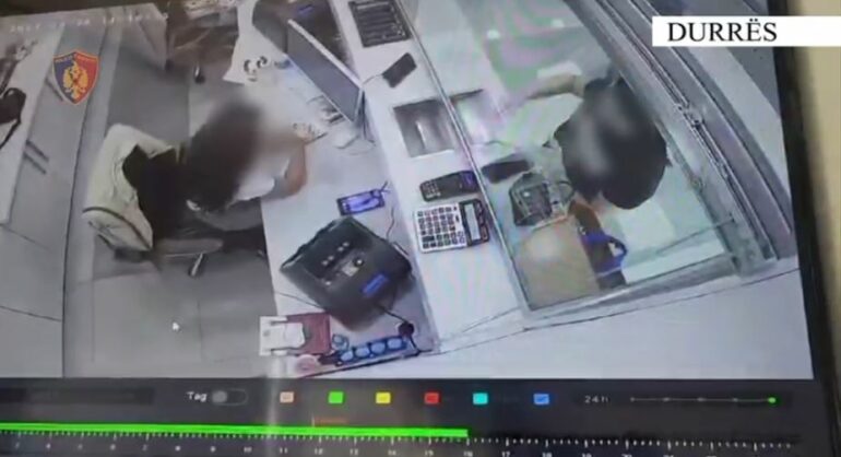 Arrestohet hajduti në Durrës. Tentoi të vjedhë bankën, por… Durres vjedhje1 770x418 1