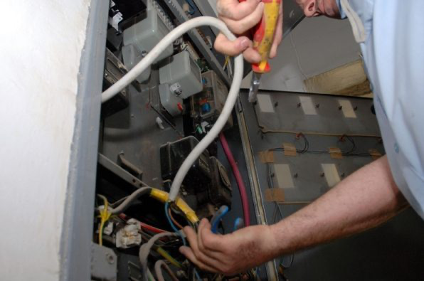 Ra në kontakt me energjinë elektrike, ndërron jetë 22-vjeçari IMG 8564