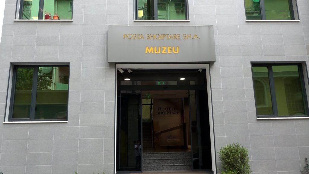 Vizitorët e shumtë interes për muzeun e Pullës Postare, ka patur një rritje me 30% nga vendasit dhe të huajt Posta shqiptare muzeu