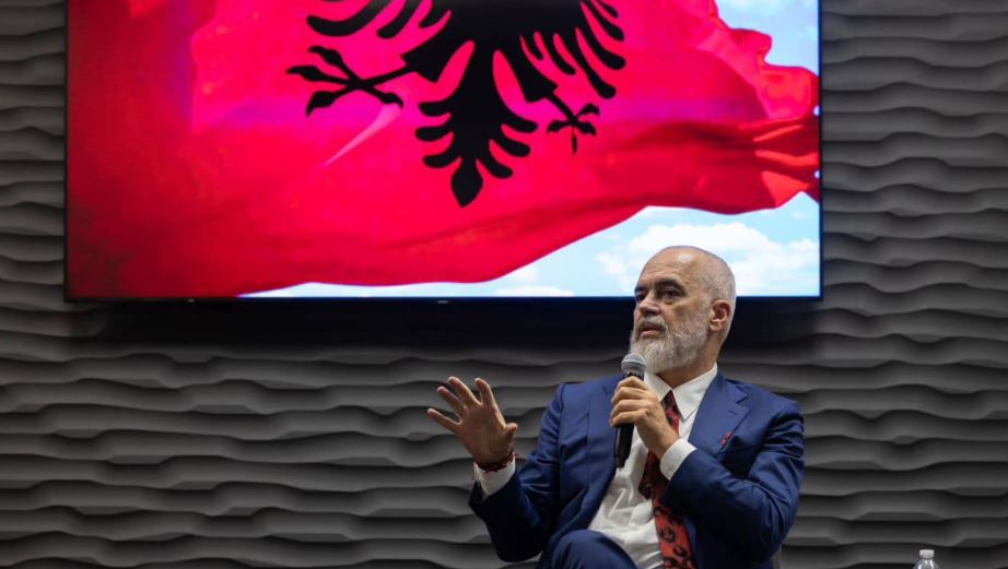 Rama ndan fotot nga SHBA: Një vizitë krenarie për Shqipërinë ramaa