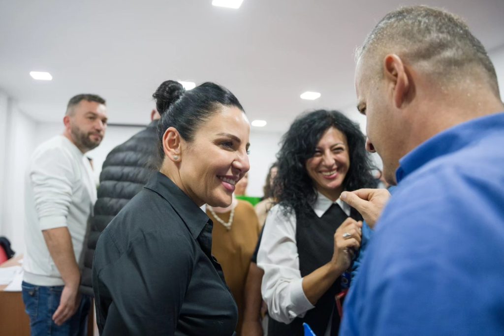 FOTO/ Balluku takim me socialistët në Fier: Një strukturë kompakte dhe e përkushtuar, baza e suksesit të PS-së 3 462059425 967121468789187 749102055795519610 n