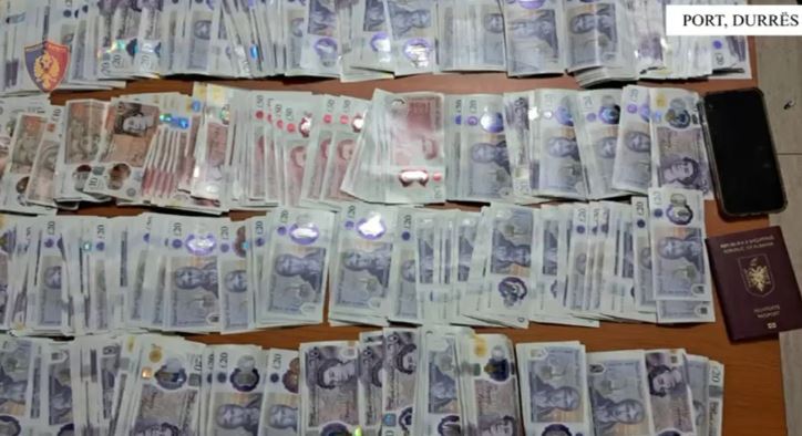 Kishte fshehur 31 mijë paund në furgon, arrestohet 32-vjeçari në portin e Durrësit Capture2 1
