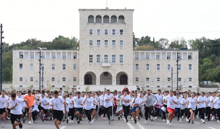 “Fun Run” mbledh bashkë 2000 nxënës të shkollave IMG 9474