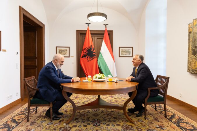 Rama mbërrin në Hungari, pritet nga homologu i tij Viktor Orban Rama Hungari 2 675x450 1