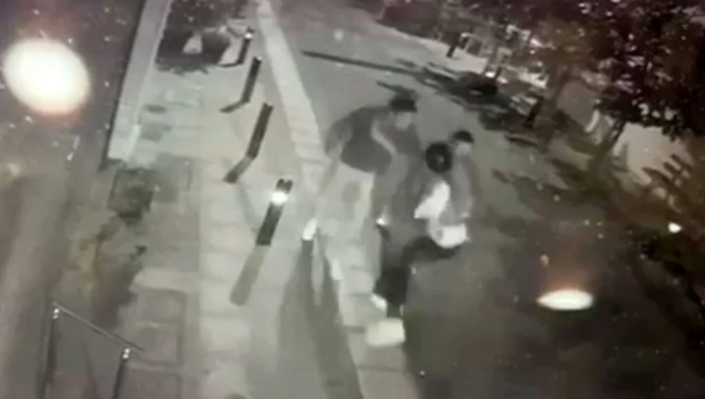 Abuzoi s*ksualisht dy kushërinjtë kur ishin fëmijë, prindërit i thanë 28-vjeçarit Denis Loka të mos shkonte në Greqi për t’i takuar enis aleksandros loka