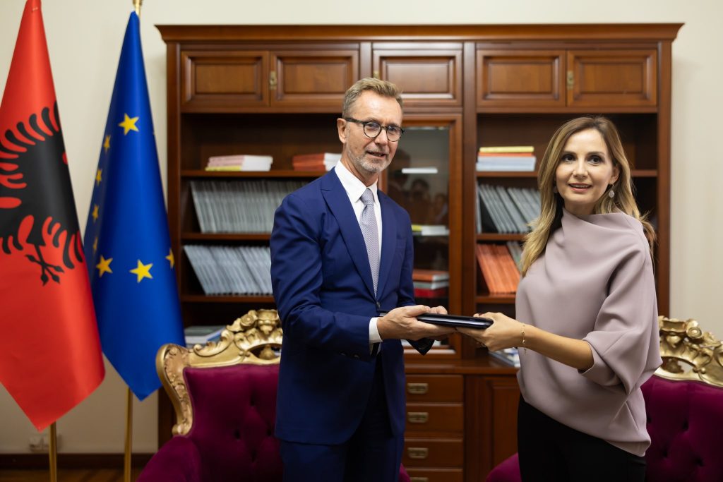 Gonzato i jep raportin, Tabaku: Opozita rol në Integrimin drejt BE tabaku 1