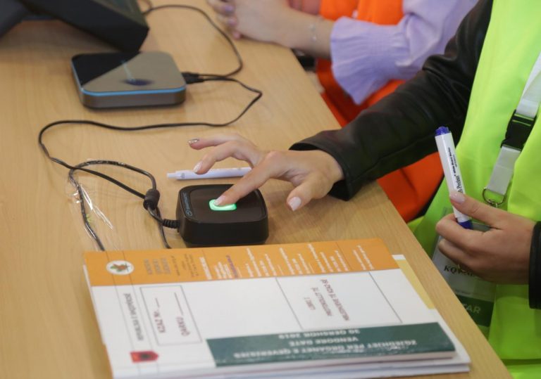 Zgjedhjet e 2025. Votim elektronik në Durrës dhe Elbasan votimi elektronik 23 768x539 1