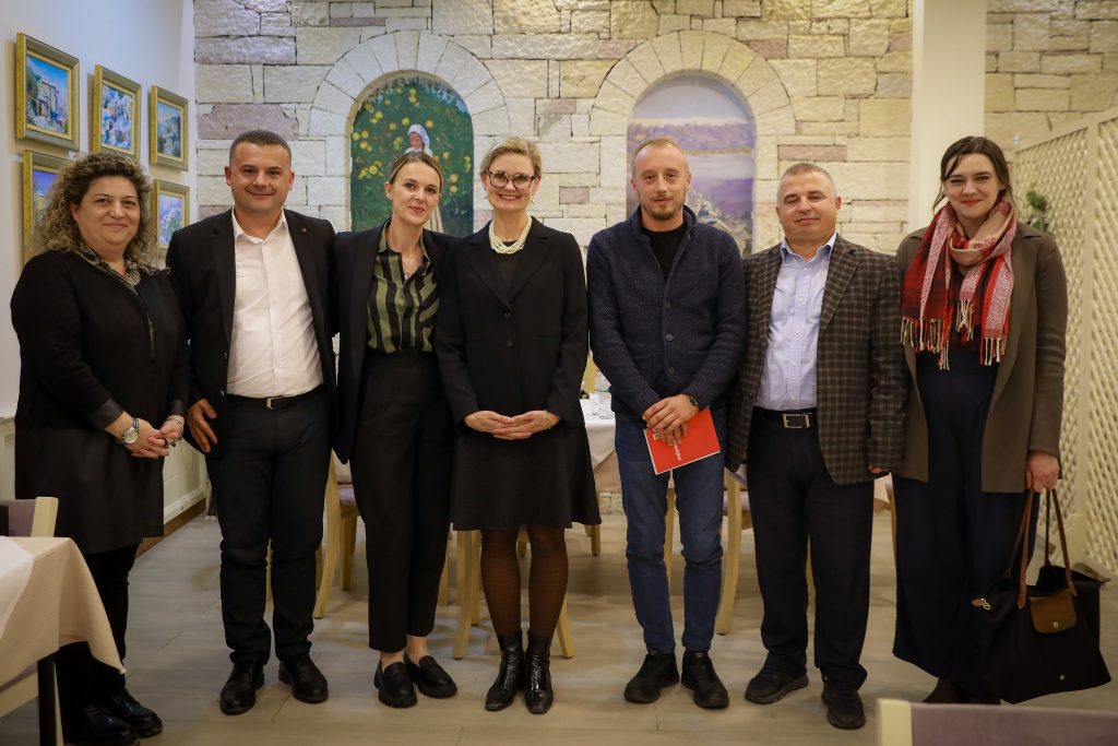 E deleguara e SHBA takon kreun e Prokurorisë së Gjirokastrës 3 9 13