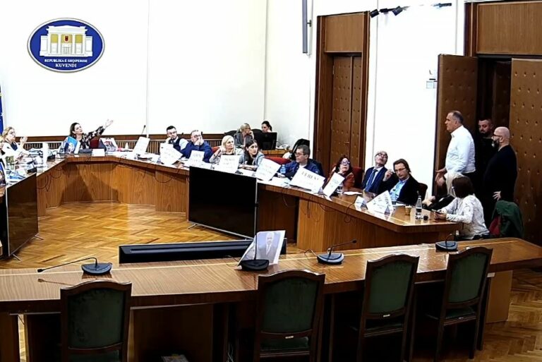 Seanca deri në 2 të mëngjesit/ Beqaj hyn në komision dhe… Beqaj hyn ne komision 768x513 1