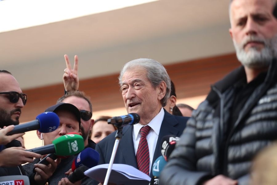 Berisha rikthehet në seli dhe tregon rekordin që ka thyer Berisha 1