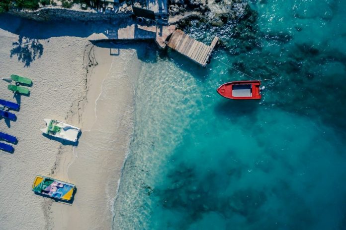 “Culture Trip”: Befasohuni nga plazhet e klasit botëror të Shqipërisë GPQJZWCbMAAQX7v 696x464 1