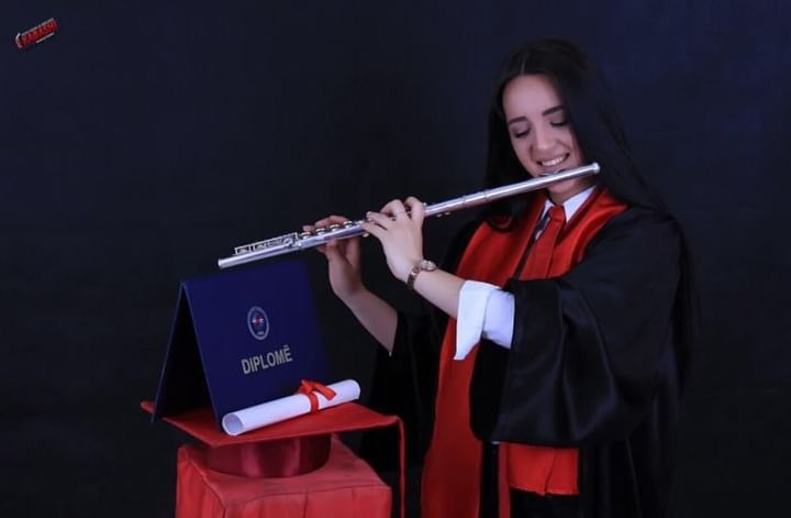 Muzikantja Etnika Beqrama po korr suksese në skenat ndërkombëtare 2 WhatsApp Image 2024 11 07 at 17.44.15