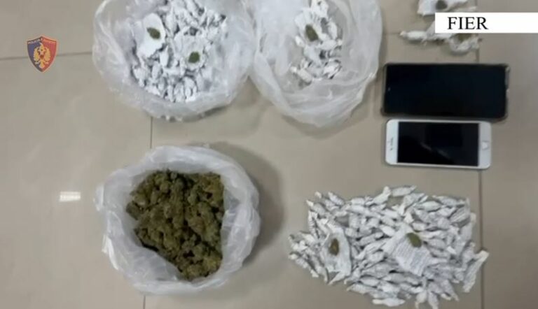 Shpërndante lëndë narkotike në lagjet e Fierit, arrestohet 18-vjeçari kanabis 768x442 1