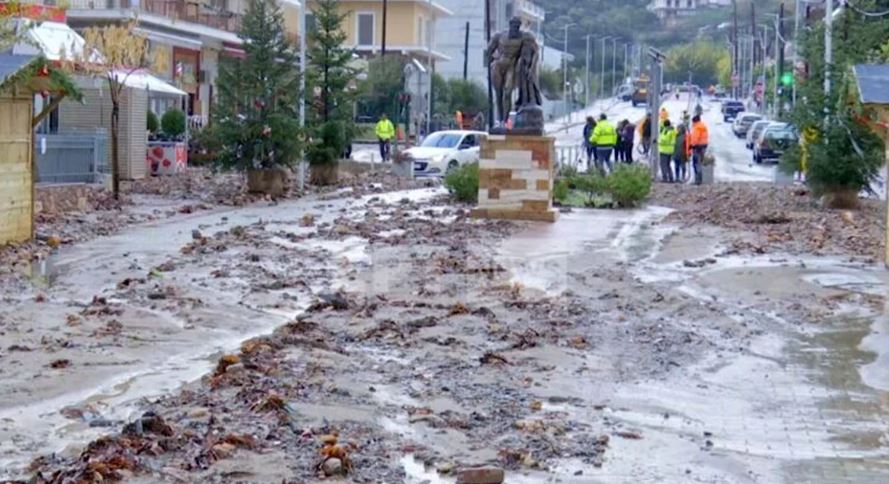 Evia goditet nga moti i keq, përmbyten rrugë e banesa evia greqi