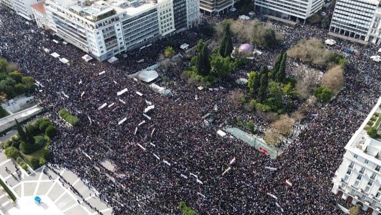 Mijëra qytetarë protestojnë në Greqi 1737898110 greqi