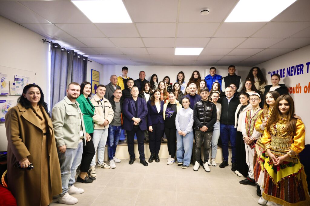 Hapet Qendra Rinore Multifunksionale në Burrel, Muzhaqi: “Do t’i shërbejë mbi 3200 të rinjve matianë” 4d430df6 b8fd 487a 86b4 8f4b36609b2d