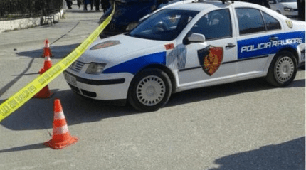 Përplasen dy makina në aksin Levan-Tepelenë, plagosen drejtuesit IMG 1041