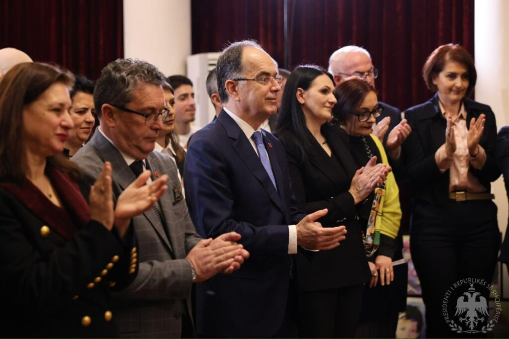 ''Një copëz arti'' nga Tetova në Presidencë, Begaj: Vijoni me ruajtjen dhe promovimin e traditës 6 WhatsApp Image 2025 01 17 at 14.46.14 1