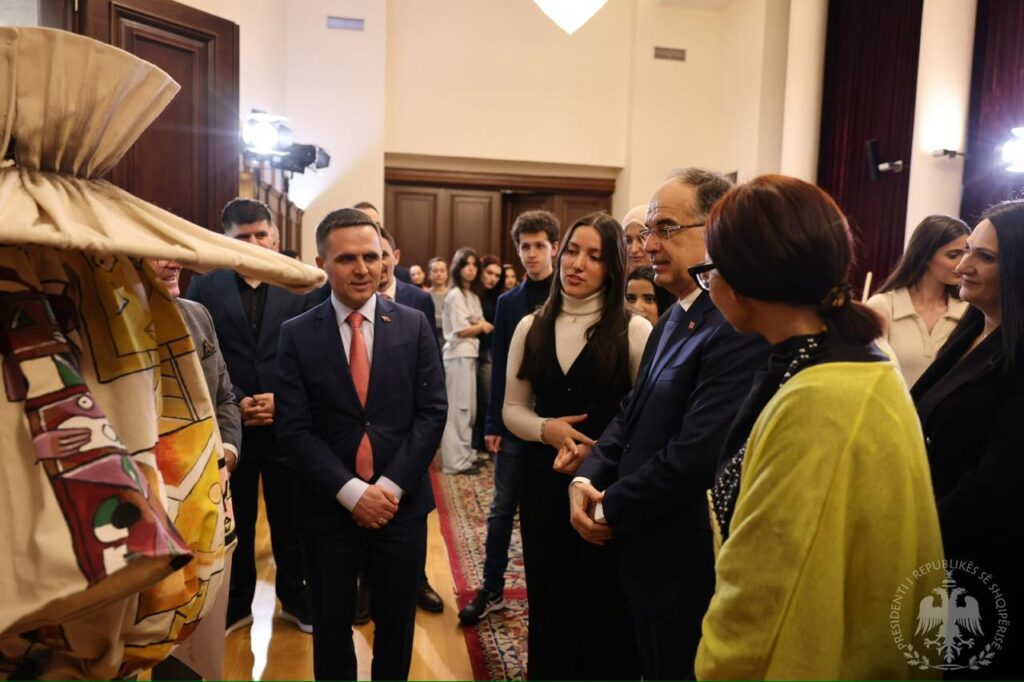''Një copëz arti'' nga Tetova në Presidencë, Begaj: Vijoni me ruajtjen dhe promovimin e traditës 5 WhatsApp Image 2025 01 17 at 14.46.14 2