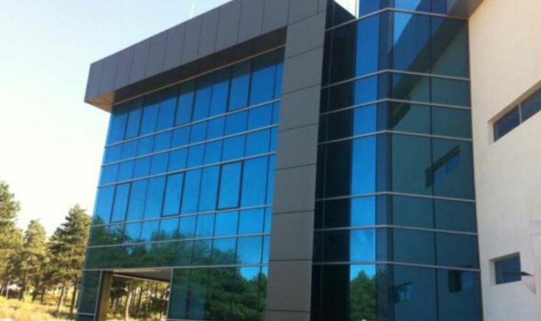 Mashtruan me karburantin e materialet për shtrimin e rrugëve, dërgohen për gjykim 6 punonjës të Bashkisë Devoll prokuroria korce 758x450 1