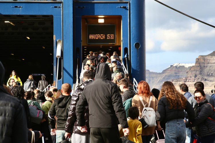 “Mund të jetë vullkan”, njerëzit nisin të braktisin ishullin 0 500 1738597939xsantorini 3 689