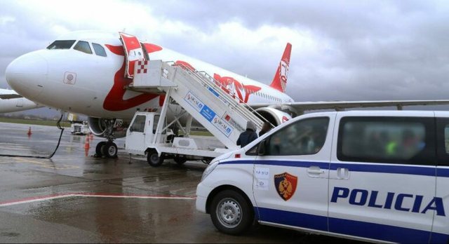 Në kërkim ndërkombëtar për mashtrim, arrestohet në Tiranë 42-vjeçari izraelit 640 0 ekstradim 770x419 262