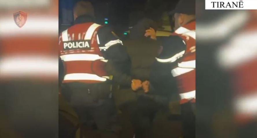 Lëvizte i armatosur me taksi, arrestohet 32 vjeçari në Tiranë Capture11 3