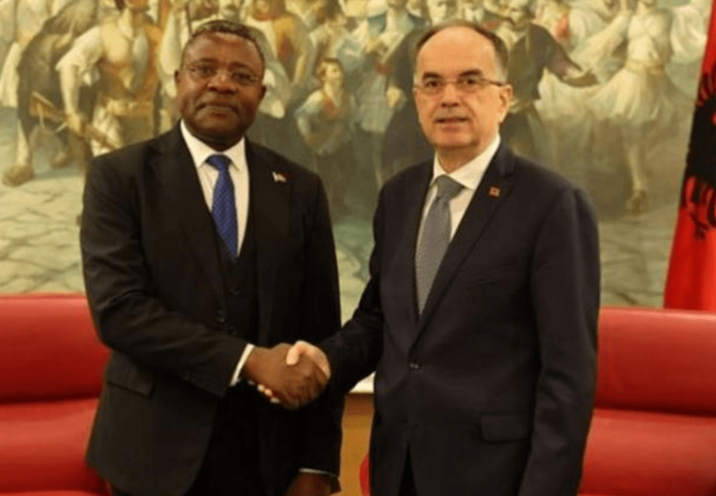 Presidenti Begaj pranon letrat kredenciale nga ambasadori i Kenias në Shqipëri Screenshot 2025 02 25 160151