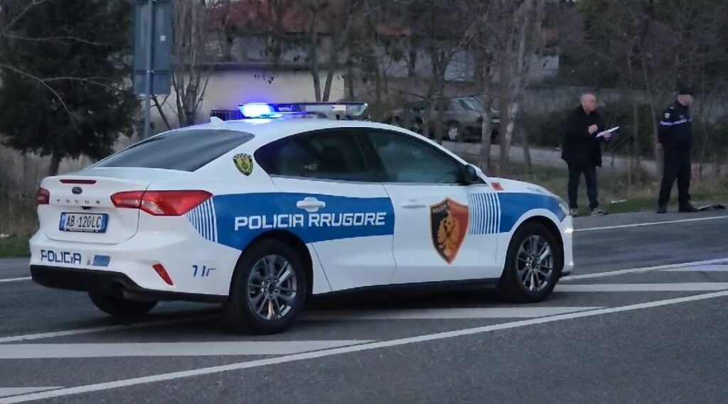 Përplasi policin me makinë, arrestohet autori aksident1 5