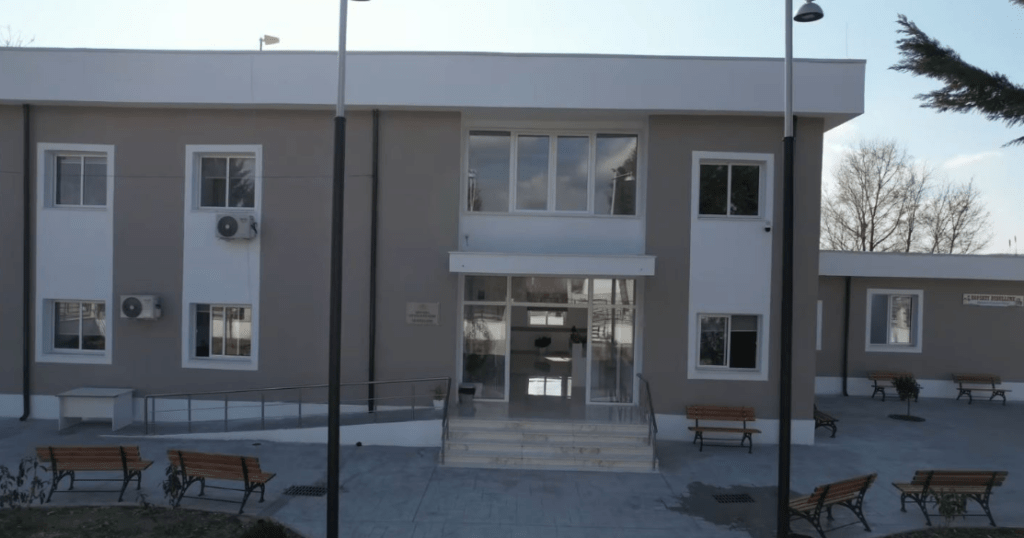 Rama ndan pamjet nga qendra shëndetësore në Lushnjë lushnje