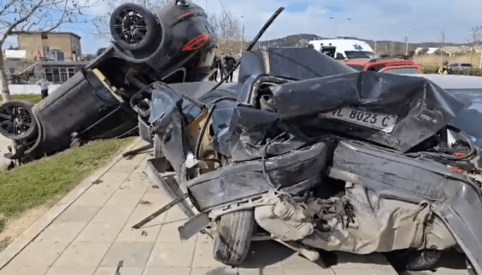 Aksident në Vlorë! “Porsche” merr para 4 makina IMG 1467