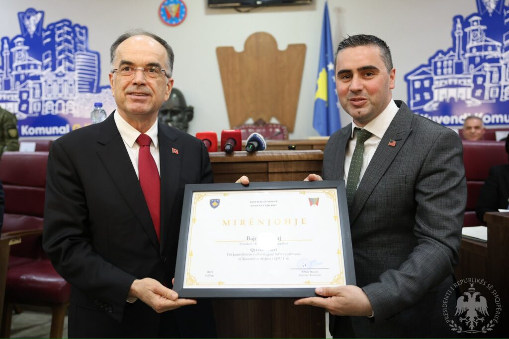 Bajram Begaj shpallet ''Qytetar Nderi'' i Gjilanit, Presidenti: Ky titull u përket gjithë shqiptarëve 5 490292207 641524971986610 5370910714367997879 n