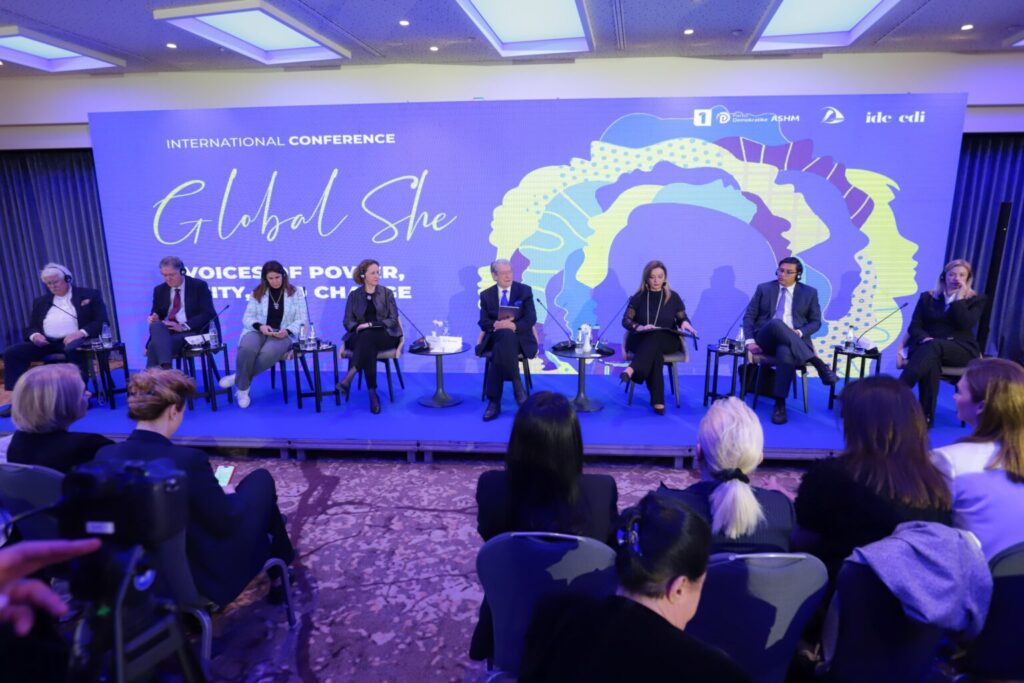 Shqipëria në zi kombëtare, por Berisha vijon me aktivitetet: Ministret e Ramës sillen si badigardet e Gaddafit Berisha konferenca per grate 1536x1024 1