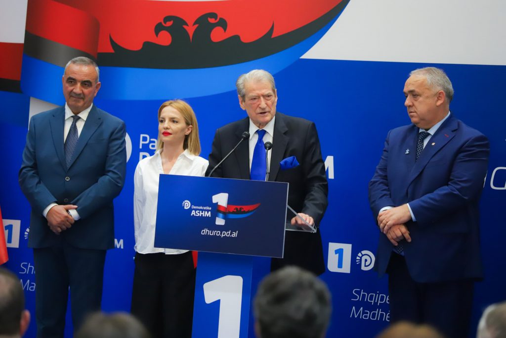 Berisha fton Ramën në debat: Hajde bashkë me socialistët WhatsApp Image 2025 04 26 at 1.59.16 PM scaled 2