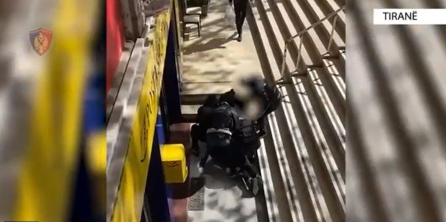 Kanabis me postë, nga SHBA në Shqipëri, kapet i riu në Tiranë tr