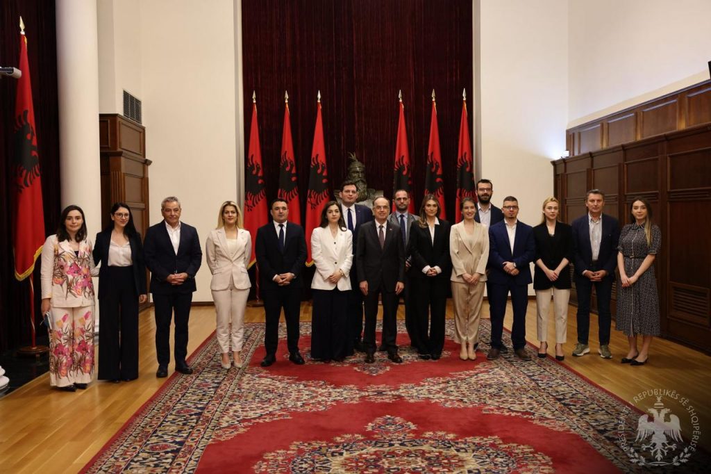 Presidenti Begaj pret pjesëmarrësit e LEAD Albania: Shqipëria ka shumë nevojë për profesionistë si ju 3 1686089b 8014 4b8b 84cd 73677ec7a7b7