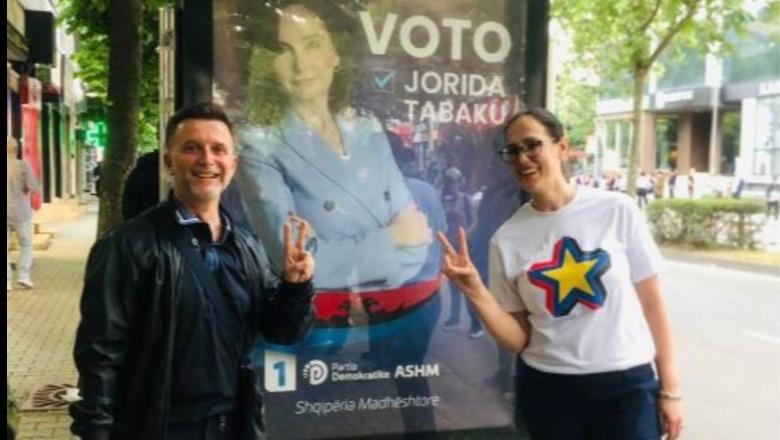 Braçe dhe ministrja e PS-së bëjnë foto para posterit të Jorida Tabakut 1746624257 erionbrae