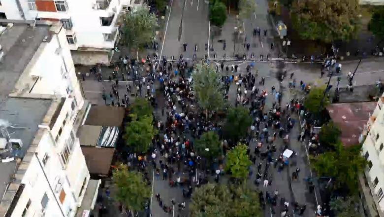 Mbahet protesta e PD, thirrja nga simpatizantët: Qeveri e krimit 1747408316 pamjemedron