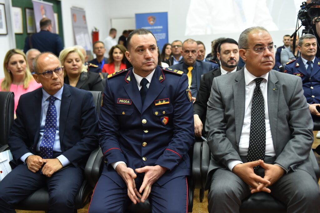 Kolegji Profesional i Formimit Policor merr akreditim ndërkombëtar, Van Horn: Policia partnere e SHBA! Drejtori Proda: Sukses me ndihmën e partnerëve 1 1747920761 284dc81d7374439e9255ac35dd62cb0d
