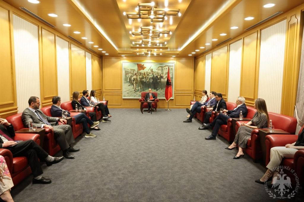 Presidenti Begaj pret pjesëmarrësit e LEAD Albania: Shqipëria ka shumë nevojë për profesionistë si ju 1 4f5aa145 2261 435a b0fd a7c1cfa54ecf
