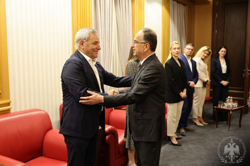 Presidenti Begaj pret pjesëmarrësit e LEAD Albania: Shqipëria ka shumë nevojë për profesionistë si ju 2 7e6421d6 cb18 470f 9237 25a776d0b92b